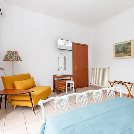 Borghi Modern With Balcony Apartment Como
