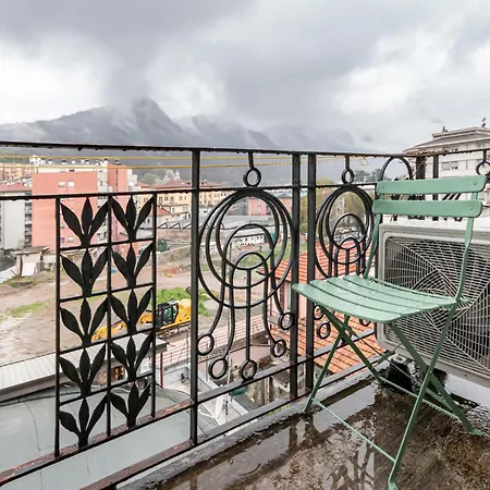 Apartment Borghi Modern With Balcony Como